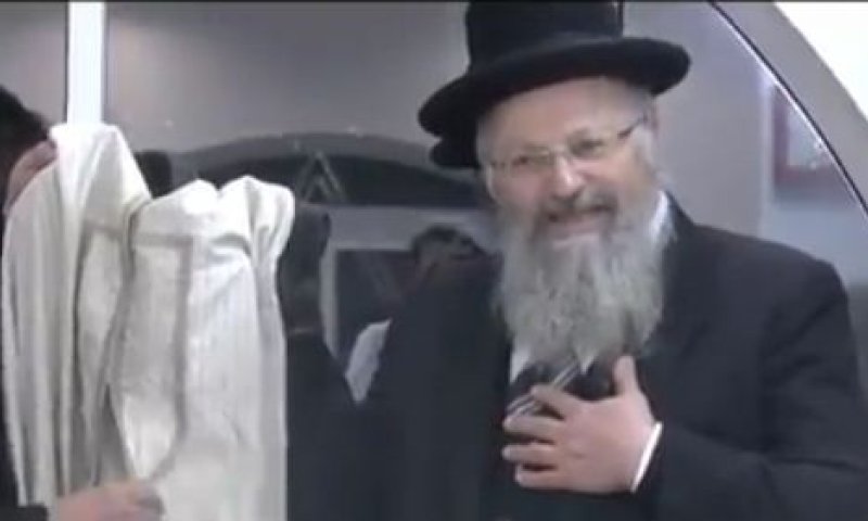 מדהים: סיפור הגלימה של הבבא סאלי; צפו