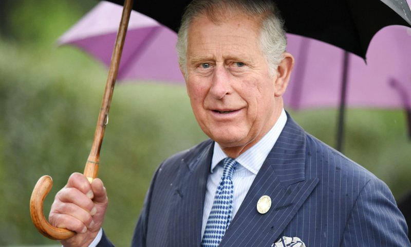 המלך צ'ארלס מונע מאחיו את התואר שהובטח לו