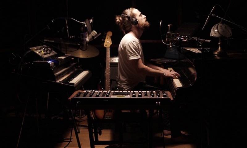 אלדד ציטרין בקליפ שצילם בפלאפון שלו: עוד כותב לך שירים