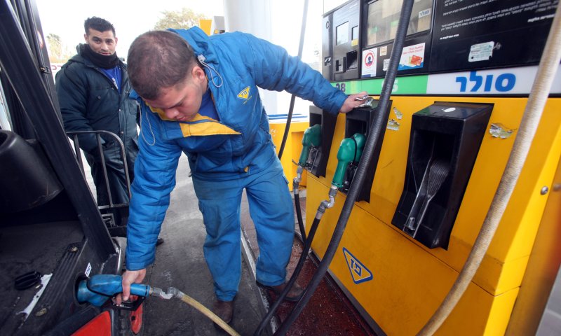 חכו עם התדלוק: במוצאי שבת ירידה במחירי הבנזין