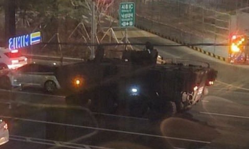 טנקים ברחובות: נשיא דרום קוריאה הכריז על ממשל צבאי