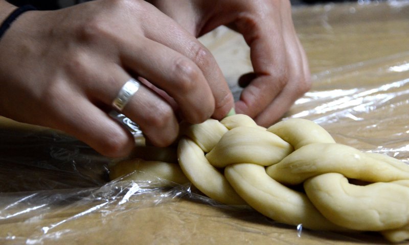 לכבוד השנה החדשה: מתכון לחלות מקמח מלא