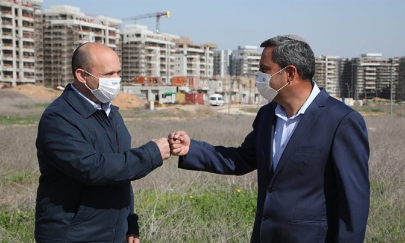 בנט דן עם אלון דוידי באפשרות שיכהן כשר בממשלה