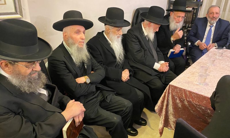 הרב מחפוד לדרעי: "כולנו איתך, אל תיפול ברוחך"