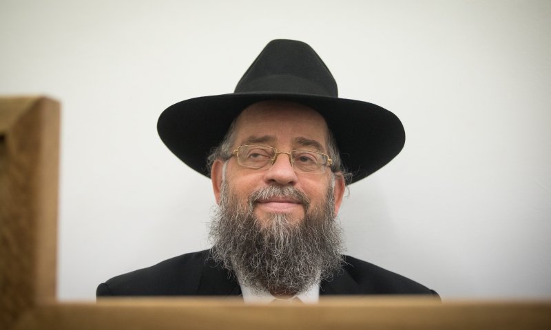 מורדם ומונשם: מוסיף להיות קשה מצבו של הרב הבר