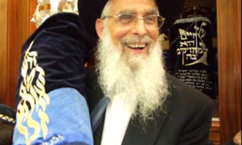 הרב אריאל נגד הכנסת ס"ת במעמד "הקהל"