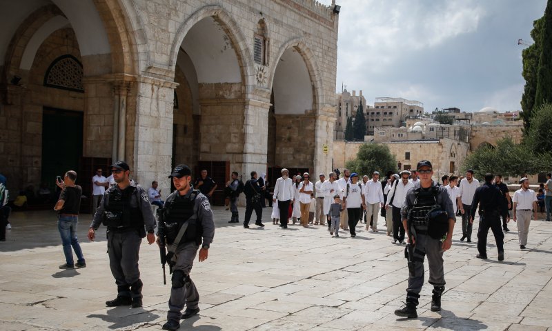 אנשי הוואקף יפסיקו "לפקח" על יהודים בהר הבית