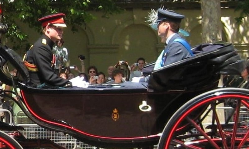 בן ארי: לא לשדר בשידור ישיר את 'החתונה המלכותית'