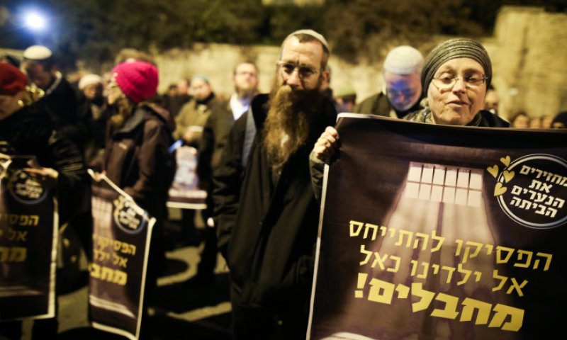 אביו של הקטין העצור בשב"כ: "הוא חף מפשע"