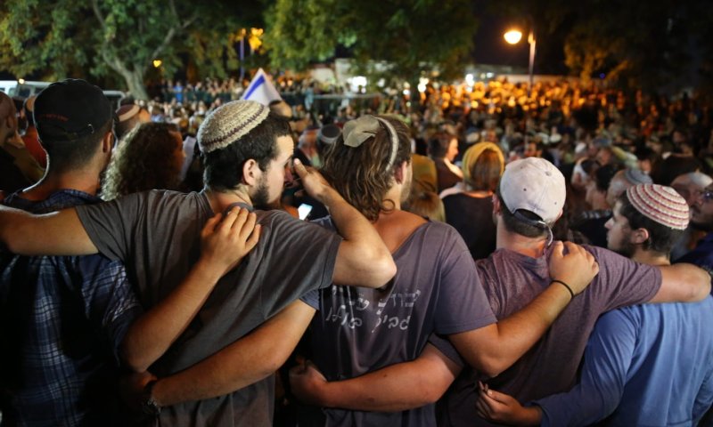יואב שורק: "לא יכול להיזכר בשנים איתך ולא לחייך"