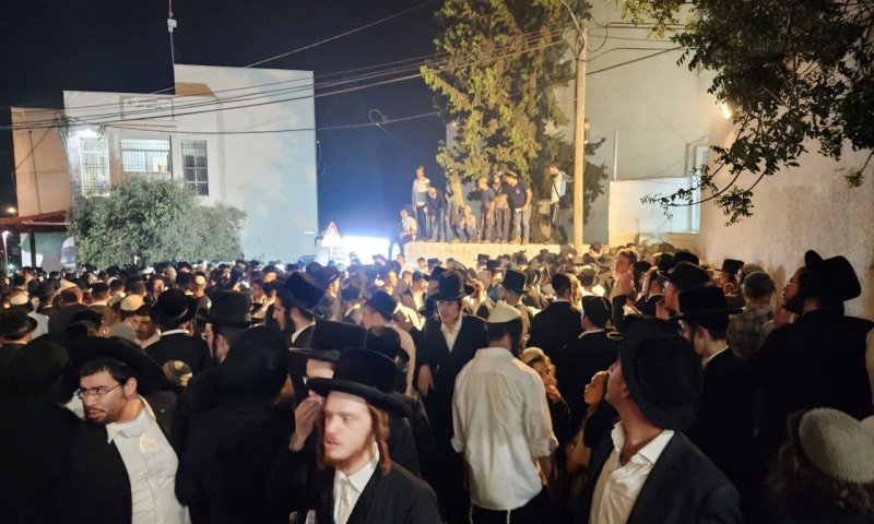 "מנהיג שלא נכנע ללחצים": מאות נכנסו לקבר יהושע בן נון