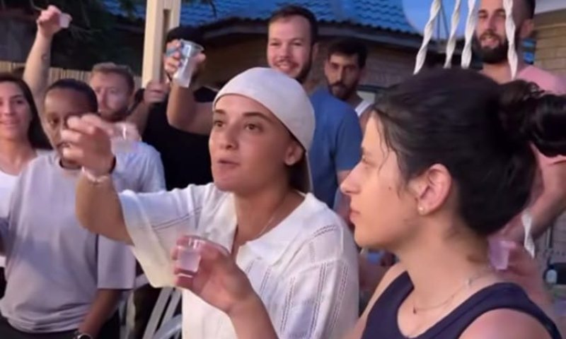 מזל טוב: אמילי דמארי בבשורה מרגשת