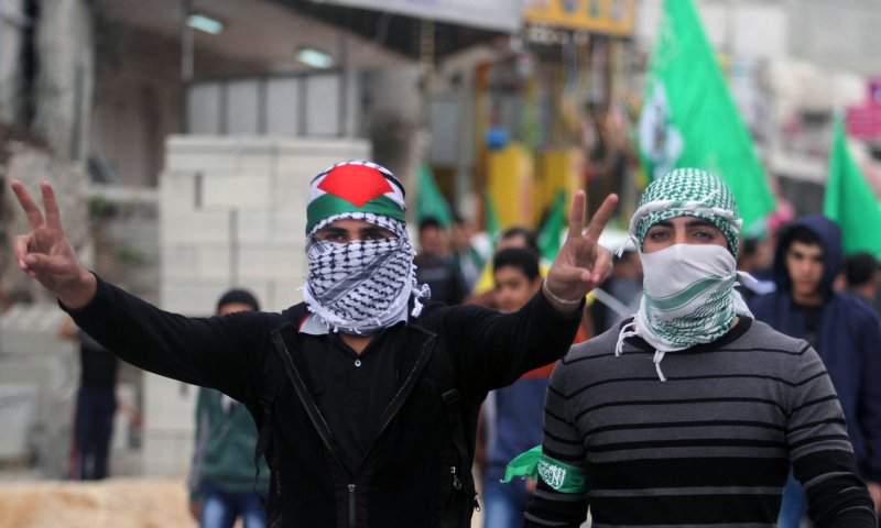 יבחן שינוי הוראות פתיחה באש נגד מיידי אבנים