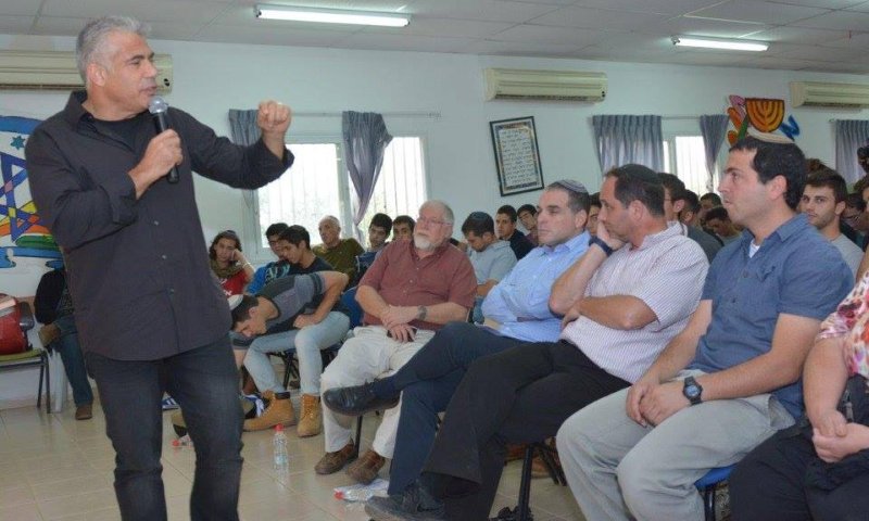 לפיד: לא להאשים את הציבור הסרוג ברצח רבין