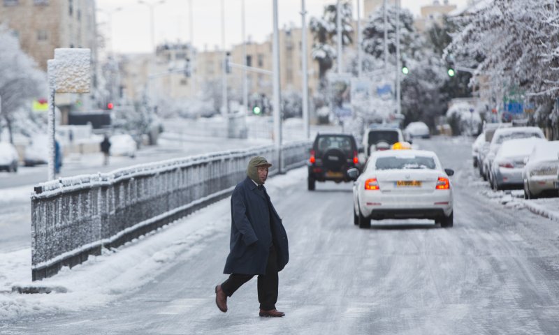 המדריך: איך נוהגים בשלג ומה עושים כשמחליקים
