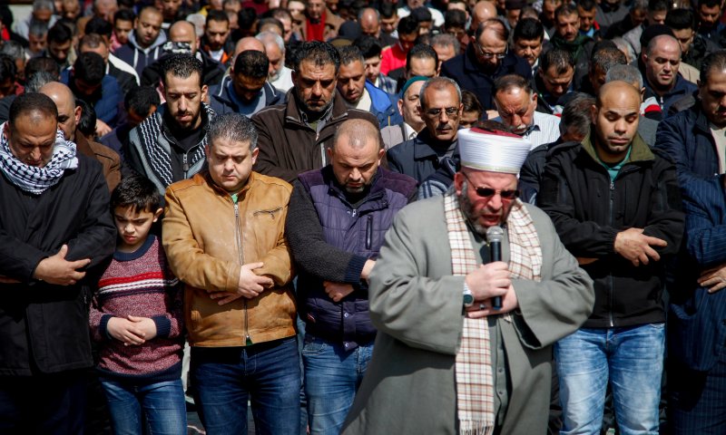 עימות בהר הבית: ערבים פרצו לרחבת שער הרחמים