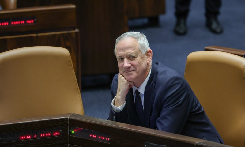 אחרי הדחייה: גנץ יצא בשבוע הבא לביקור בהודו