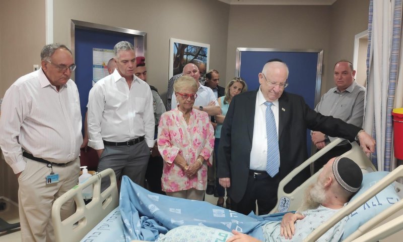 "מתפלל לרפואתם": ריבלין נפגש עם פצועי הפיגועים