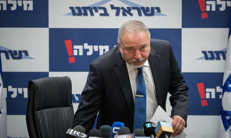 יעלון על ליברמן: "עכשיו הוא שר בטחון, שיכבוש את עזה"