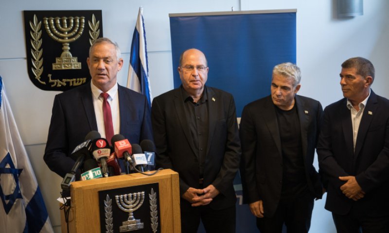 מודעה של כחול לבן מסעירה את המגזר: "קמפיין מכוער"