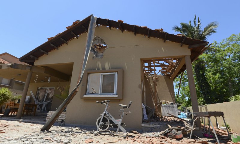 רקטה פגעה בבית בשדרות, 2 פצועים במקום