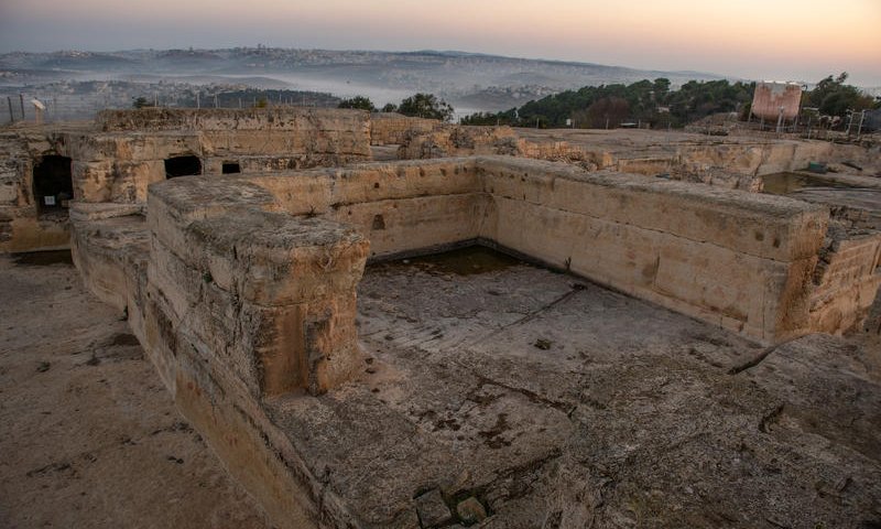 ממצא נדיר בנבי סמואל: נר חרס בן כ־2,000 שנה מתקופת החשמונאים