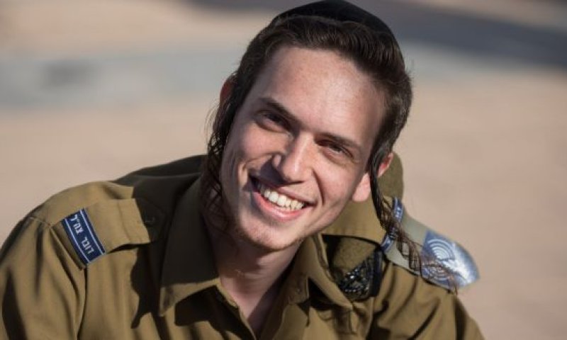 השר מאשר: גדעון סער בתמונה עם מלך זילברשלג