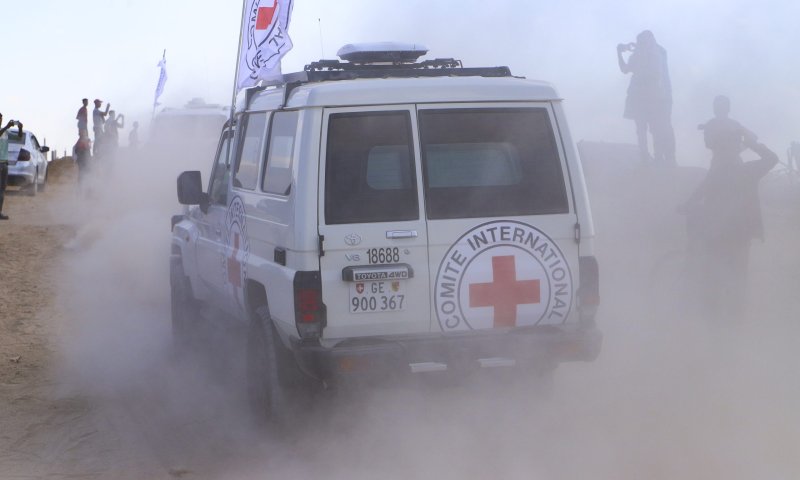 ארונות החטופים חצו לשטח ישראל