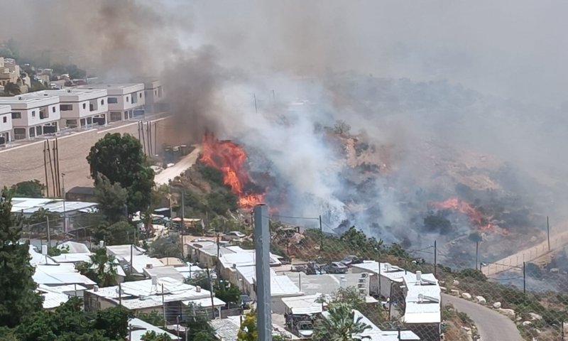שריפה מתפשטת בפדואל: תושבים פונו מן הבתים