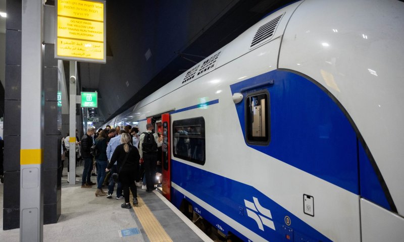 אדם נפגע מרכבת בשדרות, תנועת הרכבות הופסקה