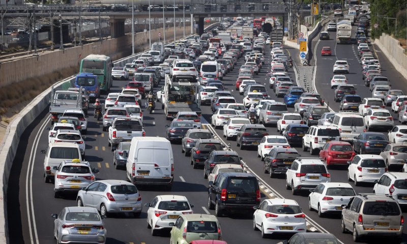 קומץ מפגינים ניסה לחסום את איילון ללא הצלחה
