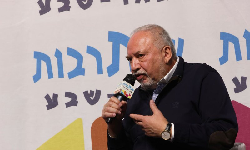 ליברמן: "עניין של זמן עד שארגוני הפשע הערבים יחברו&nbsp;לנוח'בות"