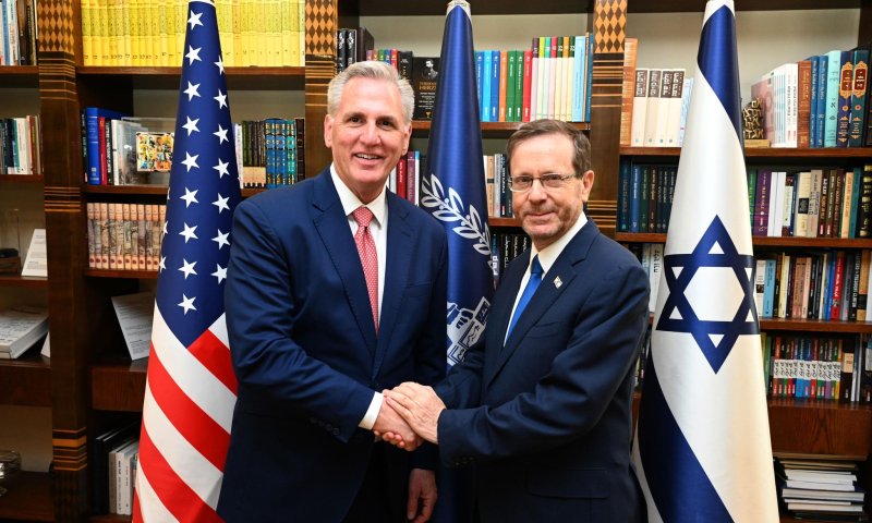 הרצוג נפגש עם מקארת'י: 'רואה אתכם כחברים גדולים'