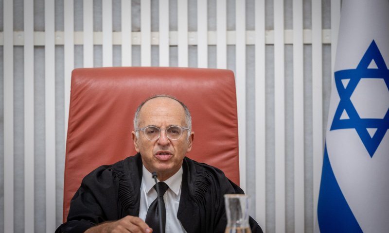 בג"ץ באיום: נשקול להורות על פינוי חאן אל אחמר