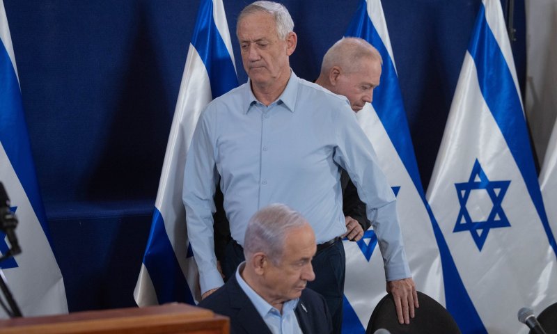 פירוק הממשלה? הליכוד מגיב לגנץ: "פרס לסינוואר"