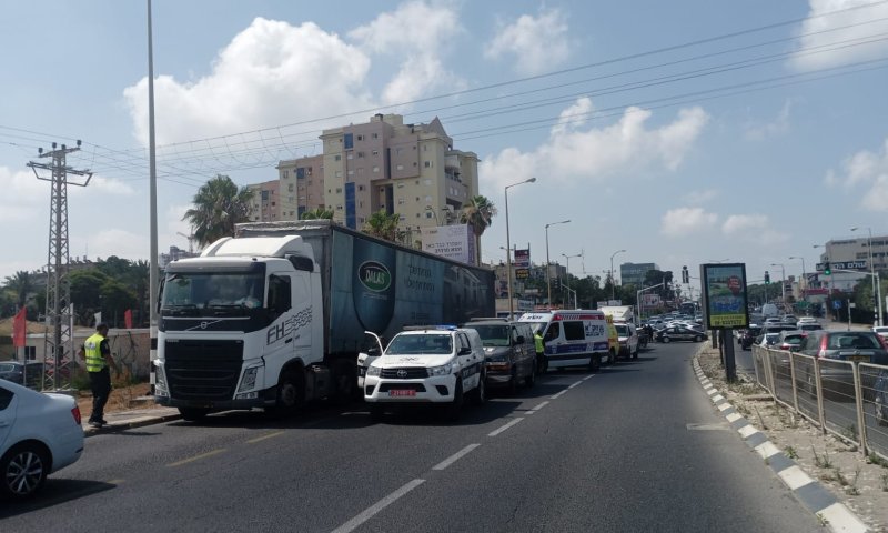 חדרה: רוכב אופניים נהרג בהתנגשות עם משאית
