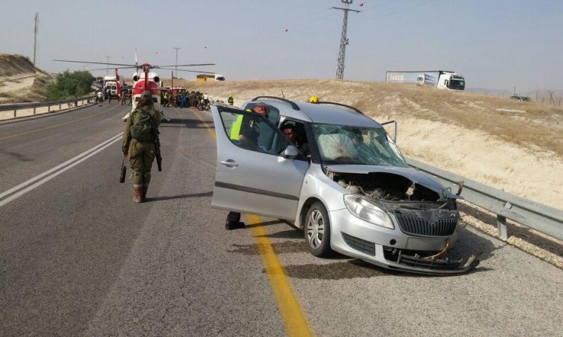 משפחה חרדית נלכדה ברכב: בן 30 נהרג