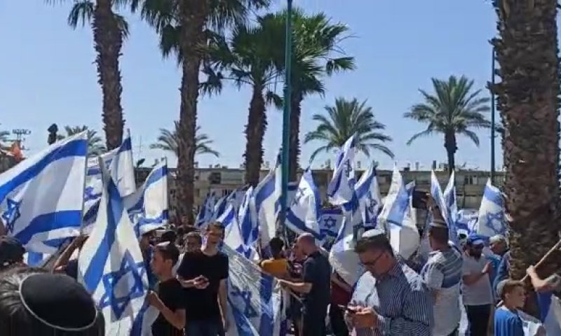 עמותת שמאל: מצעד דגלים בלוד &ndash; פרובוקציה