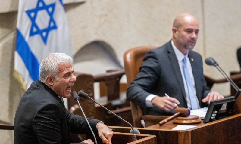 לפיד: "קחו פסק זמן, בינתיים תעשו סדר בממשלה שלכם"