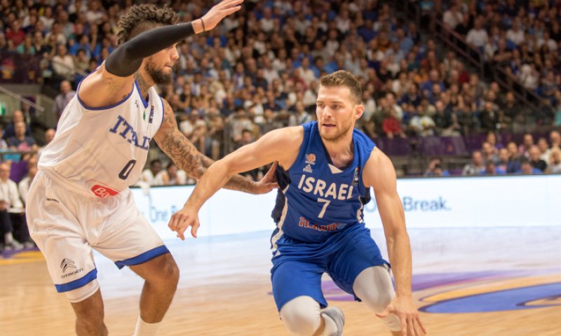 אחרי קריירה מפוארת: גל מקל פרש מכדורסל