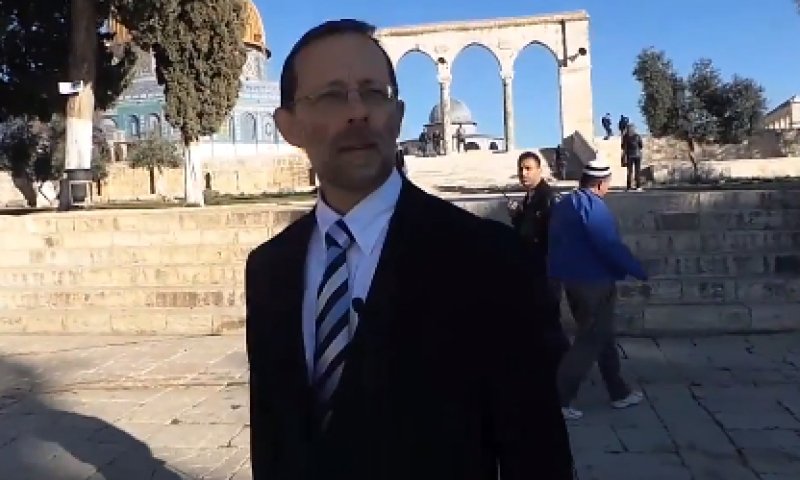 צפו: משה פייגלין עורך סיור בהר הבית אחרי שנה של היעדרות