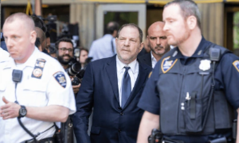 הוליווד בהלם: הארווי ויינשטיין זוכה בבית המשפט