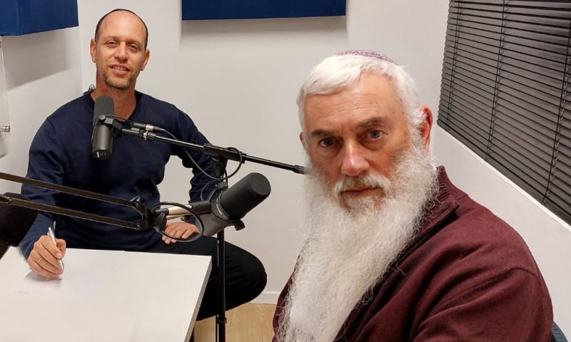 "הייתי מעדיף מישהו ממרכז הרב, אבל יש סיבה שזה בנט": צוללים עם מוטי קרפל