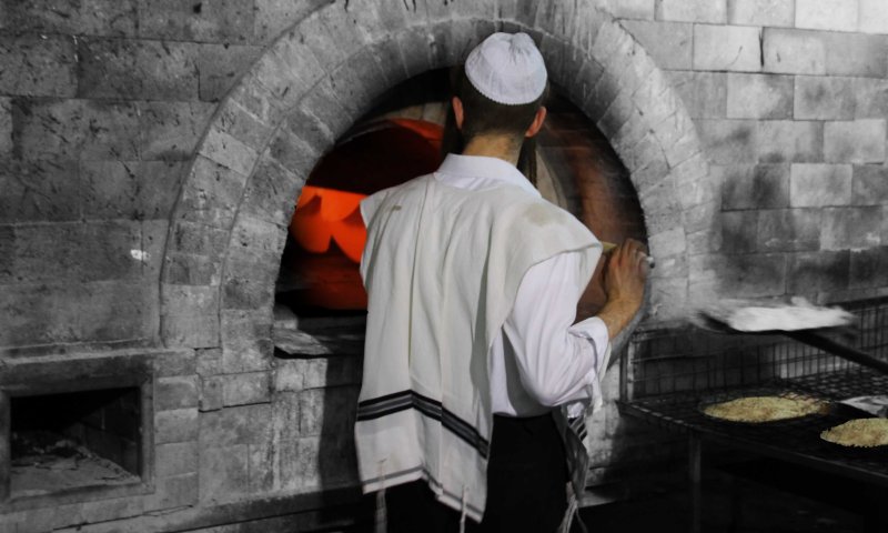 גלריה: כך אופים מצות עבודת יד בבני ברק