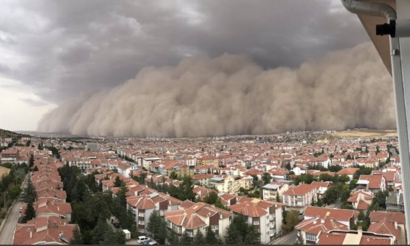 מזג האוויר השתגע: סופת חול ענקית הכתה בטורקיה