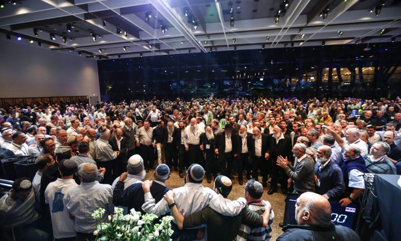 צפו: אלף בוגרים ב-48 שנה בישיבת הגולן בחיספין