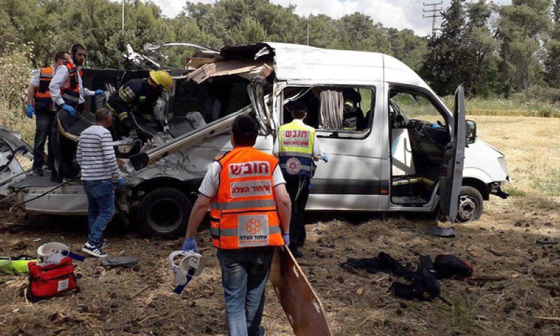 ארבעה הרוגים בהתנגשות מיניבוס ליד מודיעין