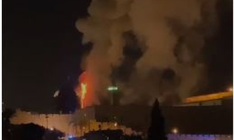 הערבים הציתו שריפת ענק בהר הבית