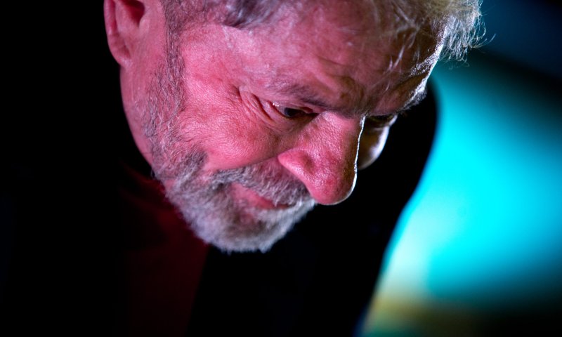 גדל עם 7 אחים בחדר צפוף, נשר בכיתה א': זה דה סילבה