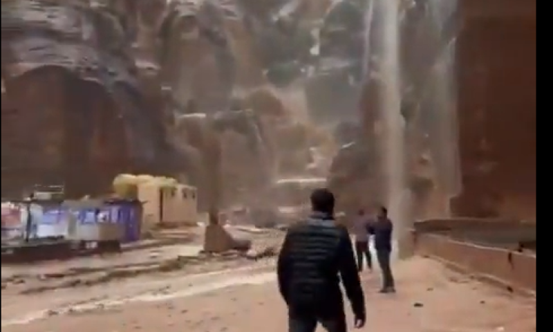 סוף עצוב: הסתיימו החיפושים אחרי אם ובנה שנסחפו בשטפונות